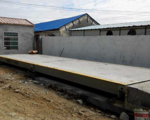 海南鑫星光礦業SCS-100T全數字汽車衡地磅安裝現場 